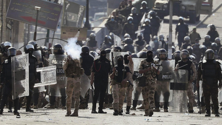 مقتل 3 متظاهرين خلال اشتباكات مع قوات الأمن وسط بغداد
