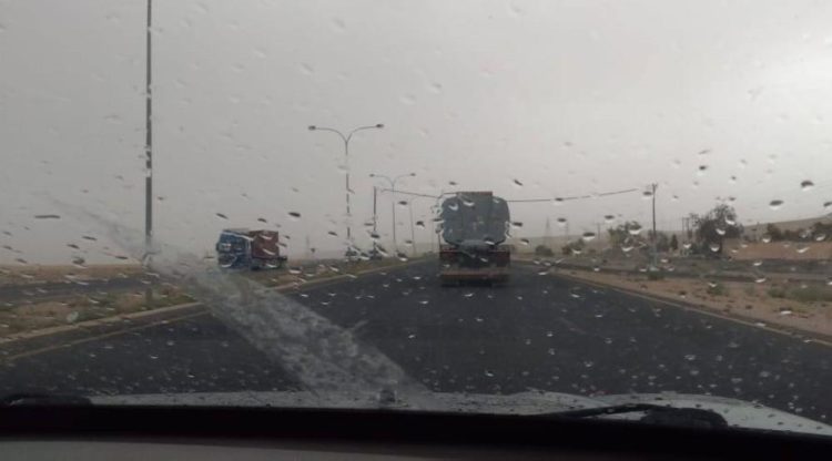 الأرصاد الجوية تحذر من زخات مطرية وتشكل الغبار جنوبي المملكة