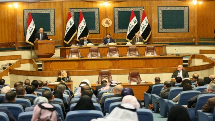 البرلمان العراقي يشكّل لجنة لتعديل الدستور ويلغي امتيازات المسؤولين