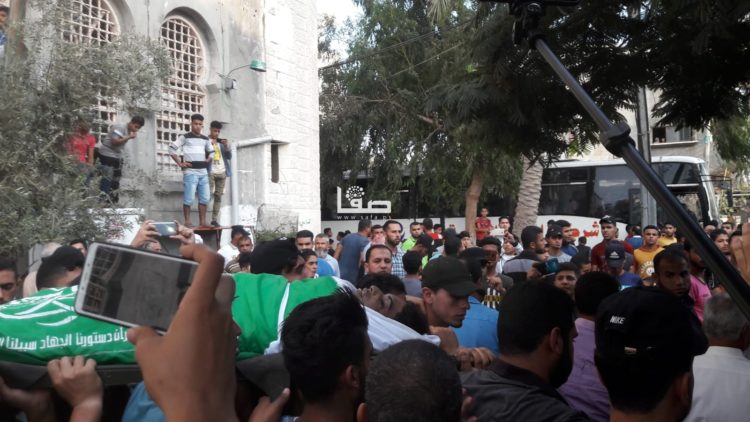 تشييع جثمان الشهيد شاهين وسط قطاع غزة