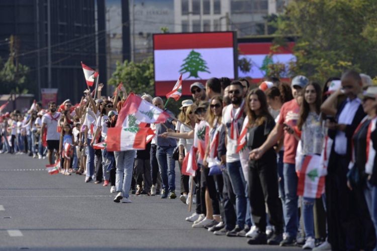 سلسلة بشرية في لبنان