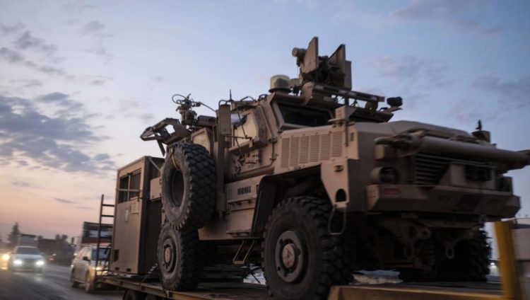 قافلة من المركبات العسكرية المدرعة الأميركية تغادر سوريا نحو العراق قبل أيام