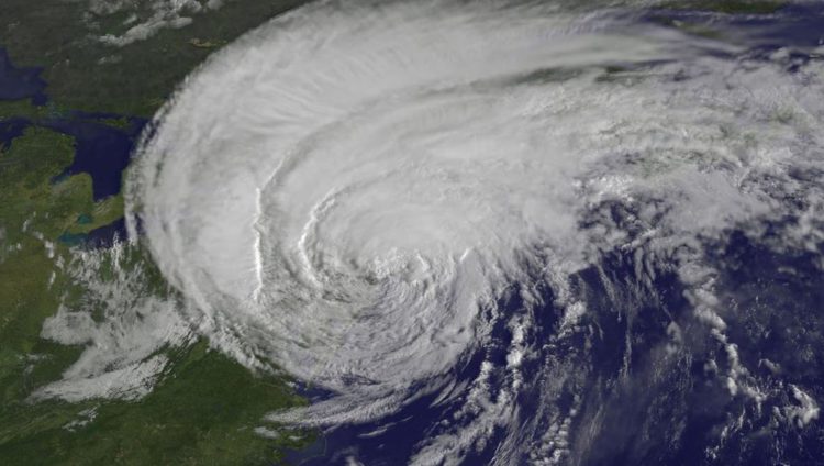نشاط زلزالي تزامن مع حدوث إعصار إيرين في عام 2011 قبالة شواطئ فلوريدا
