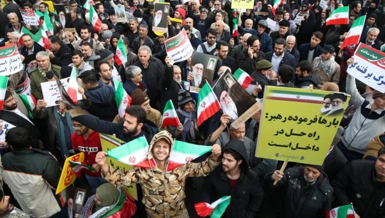 احتجاجات ضد أعمال الشغب في طهران