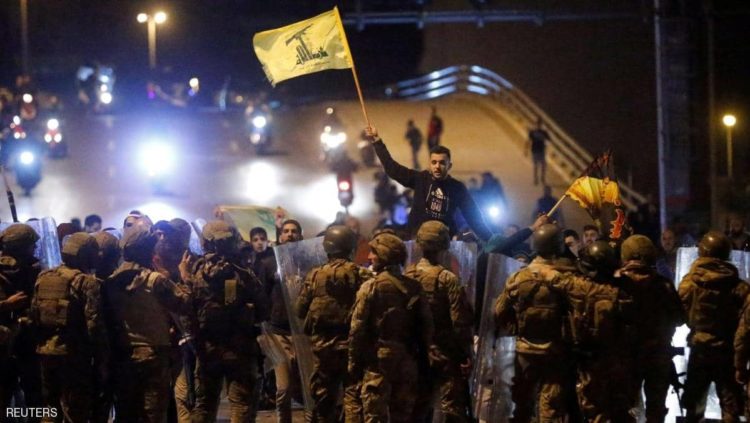 الجيش يتدخل لمنع مناصري حزب الله وأمل من اختراق التظاهرات