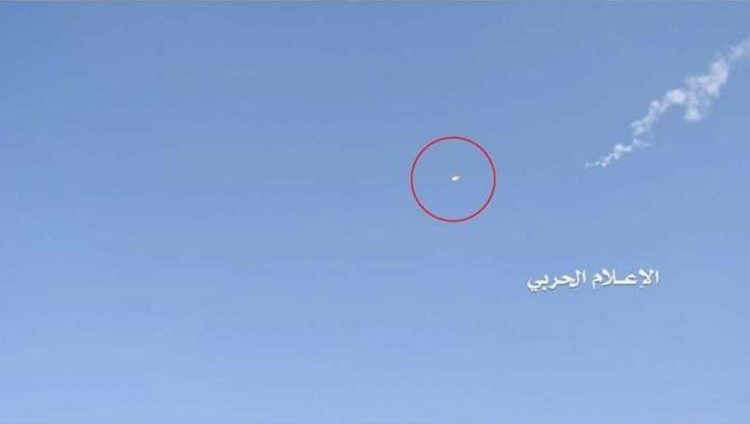 صور بثها الحوثيون لسقوط طائرة أباتشي في منطقة عسير (مواقع التواصل)