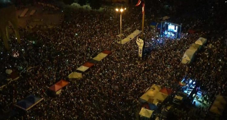 عشرات الآلاف يتظاهرون في بيروت وطرابلس
