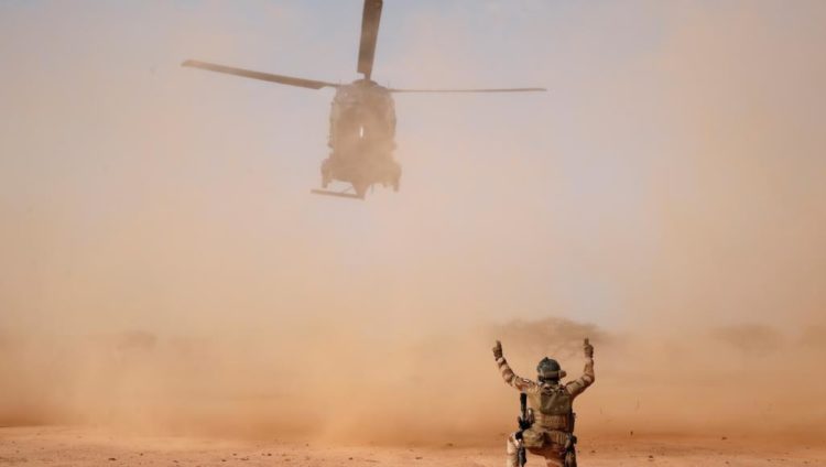 فرنسا تدخلت عسكريا في مالي منذ سنوات