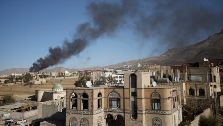 قصف سابق للتحالف على مواقع عسكرية في صنعاء (رويترز)