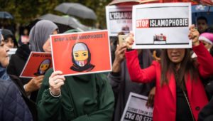 مسلمات فرنسيات خلال احتجاج نُظّم أواخر الشهر الماضي بباريس ضد الإسلاموفوبيا (الأوروبية)