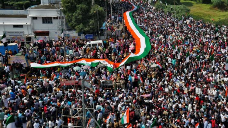 المسلمون الهنود واصلوا تنظيم التظاهرات الحاشدة رفضا لقانون الجنسية الجديد (رويترز)