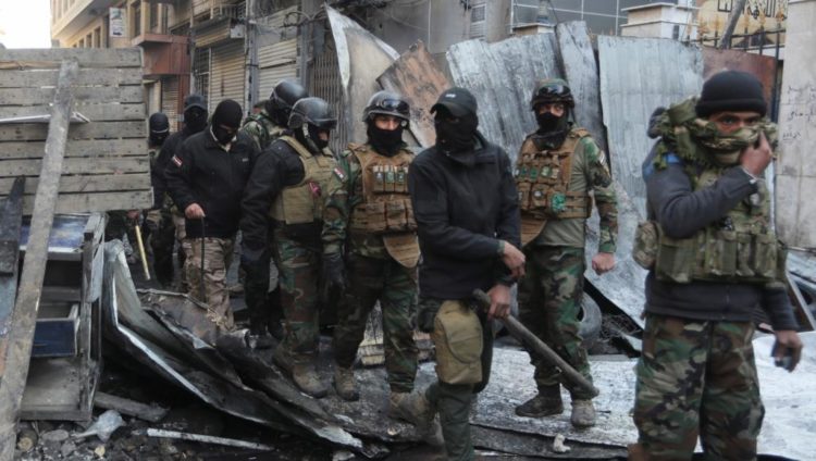 قوات أمنية تنتشر وسط بغداد (رويترز)
