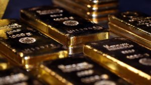 أسعار الذهب قفزت إلى أعلى مستوياتها في أربعة أشهر بنهاية تعاملات الأسبوع الماضي (رويترز)