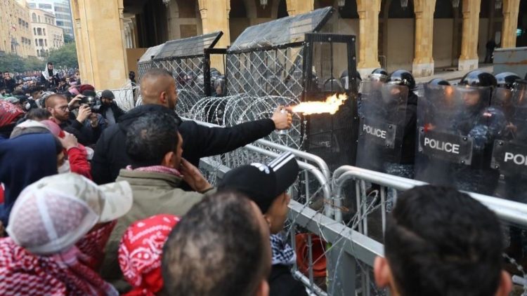 مواجهات بين المتظاهرين وقوات الأمن في بيروت