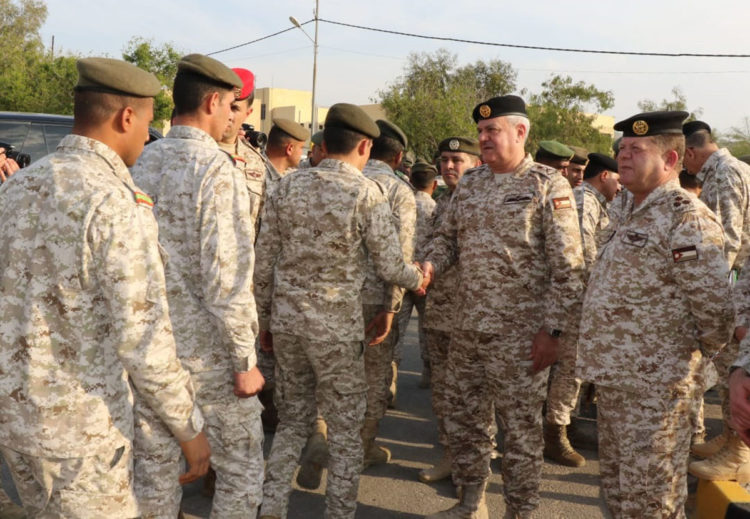 رئيس هيئة الأركان يتفقد عدداً من وحدات المنطقة العسكرية الوسطى