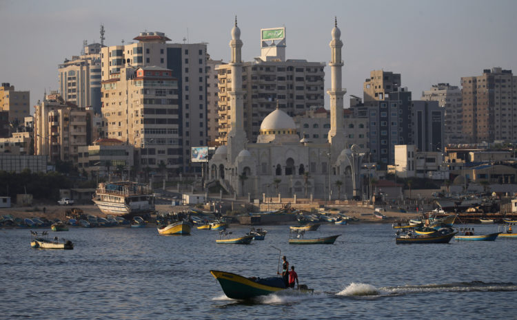 غزة.. سلطات الاحتلال تُقرر توسيع مساحة الصيد وفق الخارطة القديمة