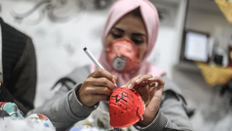 السلطات الصحية بغزة دعت لدعمها بتجهيزات لمواجهة جائحة كورونا (الأناضول)