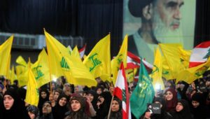 تجمع لأنصار حزب الله في بيروت (رويترز)