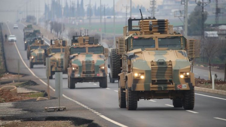 تركيا عززت حضورها العسكري في إدلب بالتزامن مع إطلاق عمليتها العسكرية الجديدة (درع الربيع) (الأناضول)