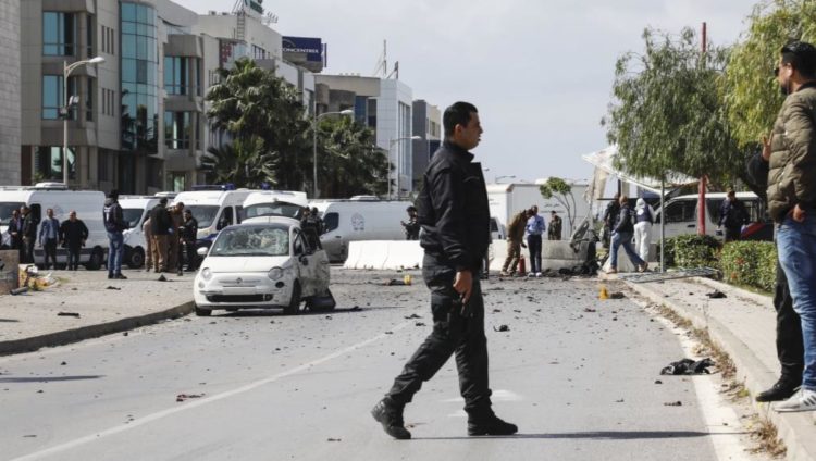 قوات الأمن طوقت مكان التفجير في العاصمة تونس (الأناضول)