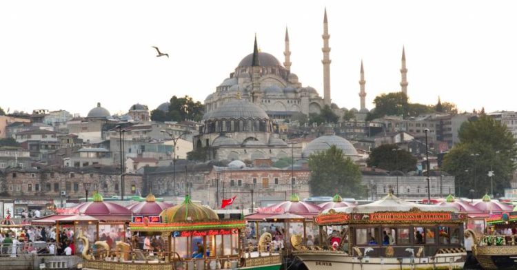 تركيا تستأنف صلوات الجماعة في المساجد بدءاً من الجمعة
