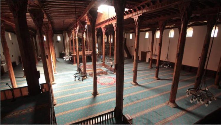 اغلاق 10 مساجد في لواء دير علا بعد تسجيل اصابة بفيروس كورونا