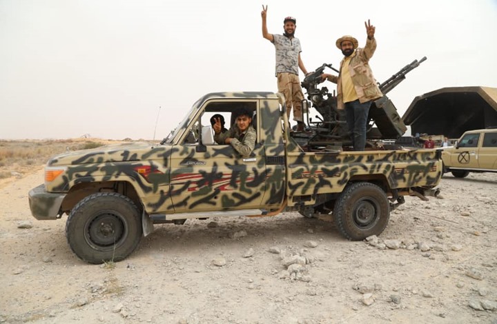 الجيش الليبي يستهدف قوات حفتر بسرت ويطلق نداء لأعيانها