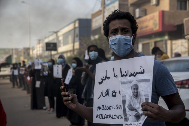 مظاهرات في السودان تندد بالغلاء والتدخل الدولي وتطالب برحيل حكومة حمدوك