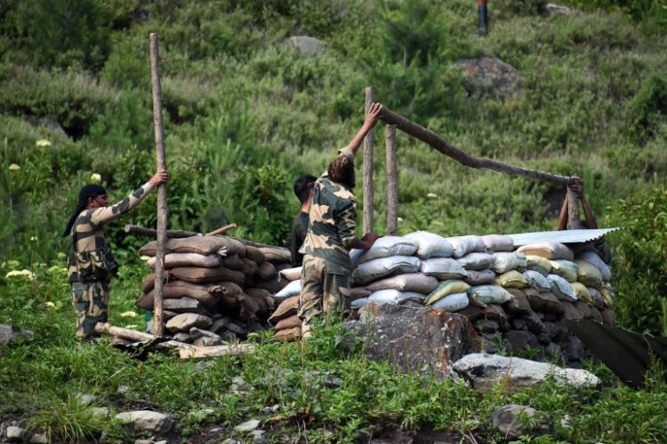 مواجهات تقع في الجبال في السنوات الأخيرة بين الجيشين الهندي والصيني