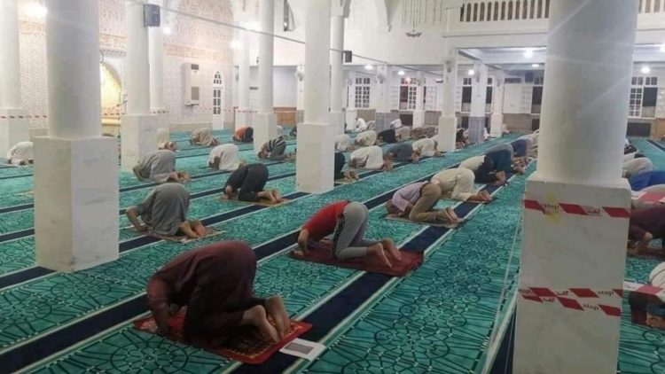 إعادة فتح مساجد الجزائر بعد 5 أشهر من إغلاقها بسبب كورونا