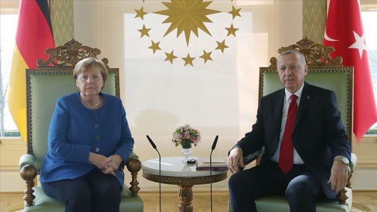 أردوغان يرحب بجهود ميركل لحل مشاكل شرق المتوسط