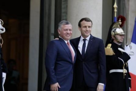 الملك يصل إلى باريس ويلتقي الرئيس الفرنسي