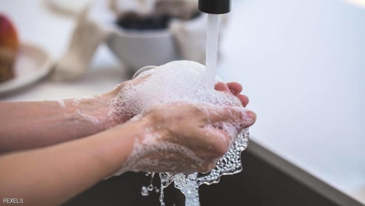غسل اليدين ضروري خلال الجائحة.