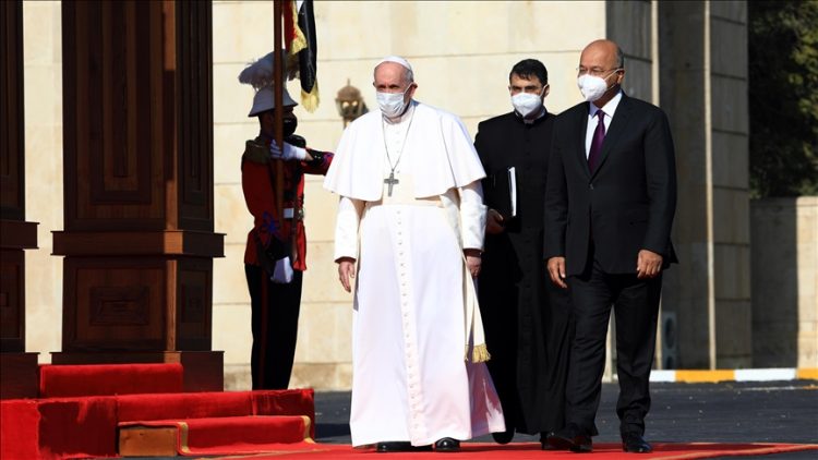 من بغداد.. بابا الفاتيكان يدعو إلى التصدي للفساد والتحزب