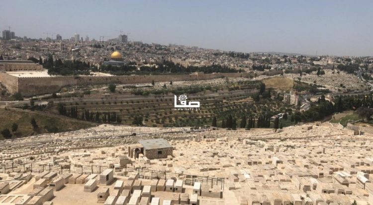 قبور يهودية وهمية تُحاصر الأقصى وتُهود تاريخ القدس
