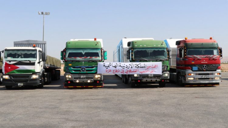 إرسال قافلة تعزيز إلى المستشفى الميداني الأردني في غزة (صور)
