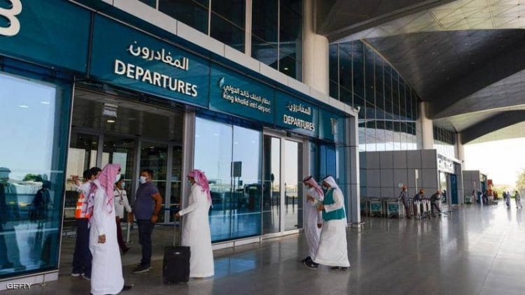 السعودية تعلن رفع تعليق السفر للمواطنين.. وتحدد الشروط