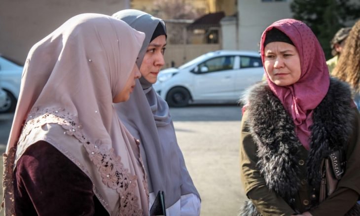 دولة إسلامية ترفع رسميا الحظر على ارتداء الحجاب والأزياء الدينية في الأماكن العامة