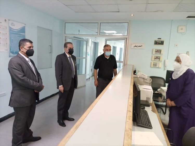 وزير الصحة يتفقد الخدمات المقدمة في مستشفى الأمير حمزة