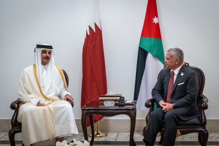 الملك وأمير قطر يبحثان في بغداد العلاقات الثنائية