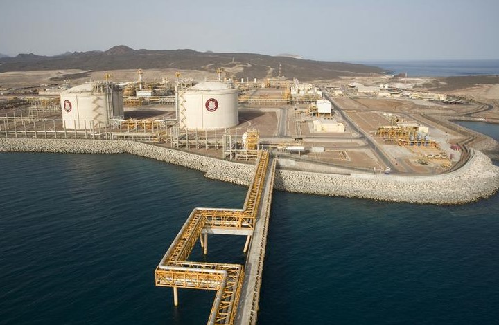 مطالب بخروج الإماراتيين من أهم ميناء للنفط والغاز في اليمن