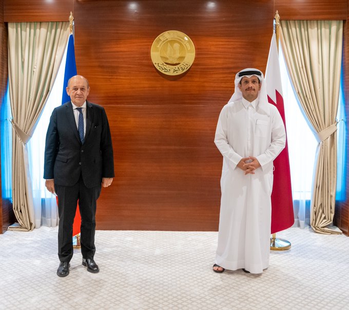 وزير الخارجية القطري يبحث مع نظيره الفرنسي في الدوحة دعم أفغانستان ومكافحة الإرهاب