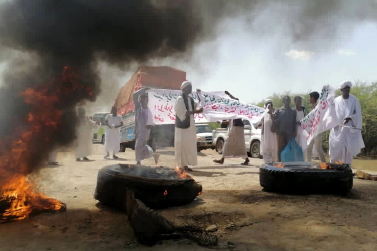 وفد حكومي لتهدئة الغضب بشرق السودان والبرهان يصعد معركته ضد المدنيين