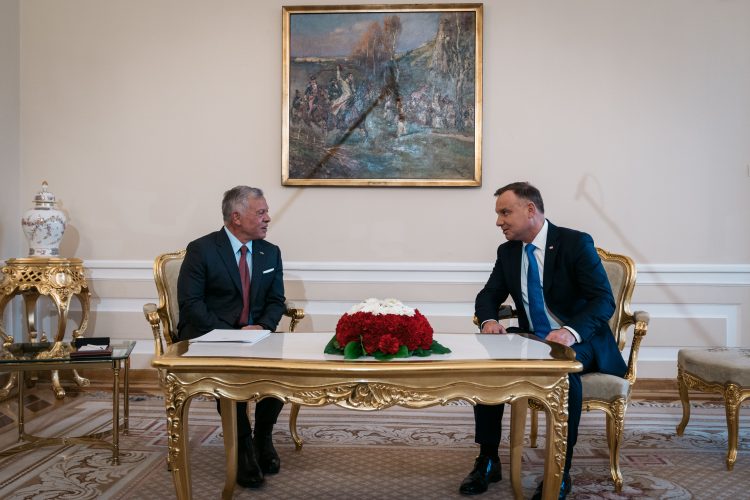 الملك يعقد مباحثات مع الرئيس البولندي في وارسو