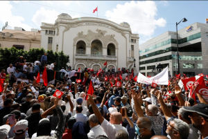 مظاهرات حاشدة في تونس تطالب باستعادة المسار الديمقراطي