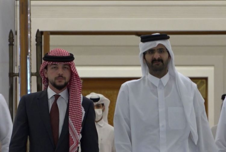 ولي العهد يعقد مباحثات مع نائب أمير قطر