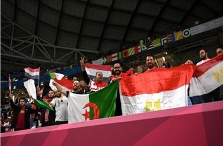 جماهير مباراة مصر والجزائر تهتف باسم أبو تريكة (شاهد)