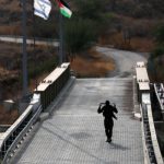 صحيفة عبرية: “إسرائيل” شددت الاجراءات الأمنية على الحدود مع الأردن