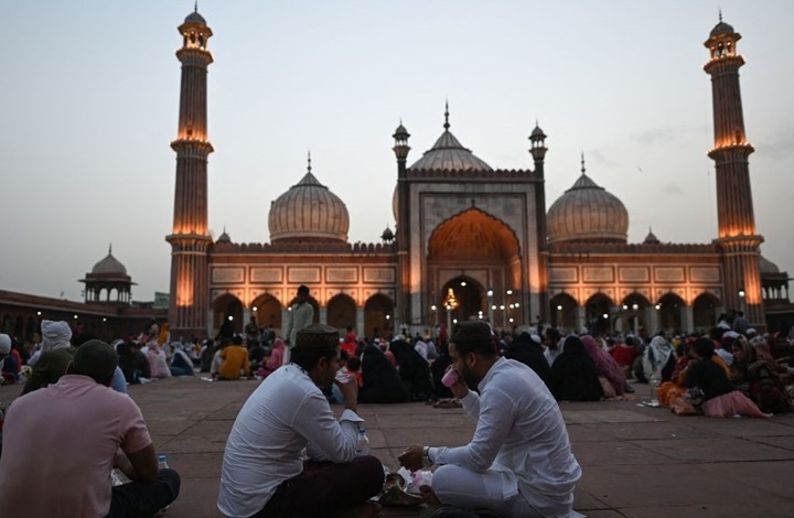 مسلمو الهند يحتفلون بشهر رمضان بعد انقطاع عامين