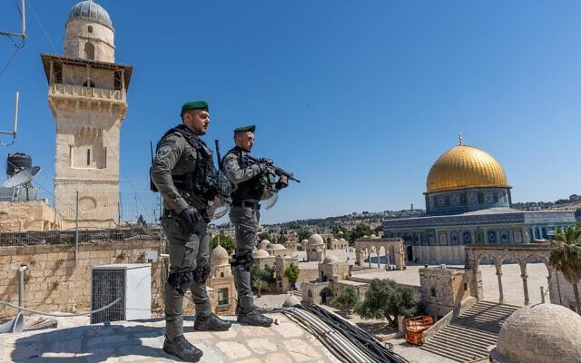 حفريات إسرائيلية تهدد قواعد المسجد الأقصى وتحذيرات من تغيير معالمه التاريخية